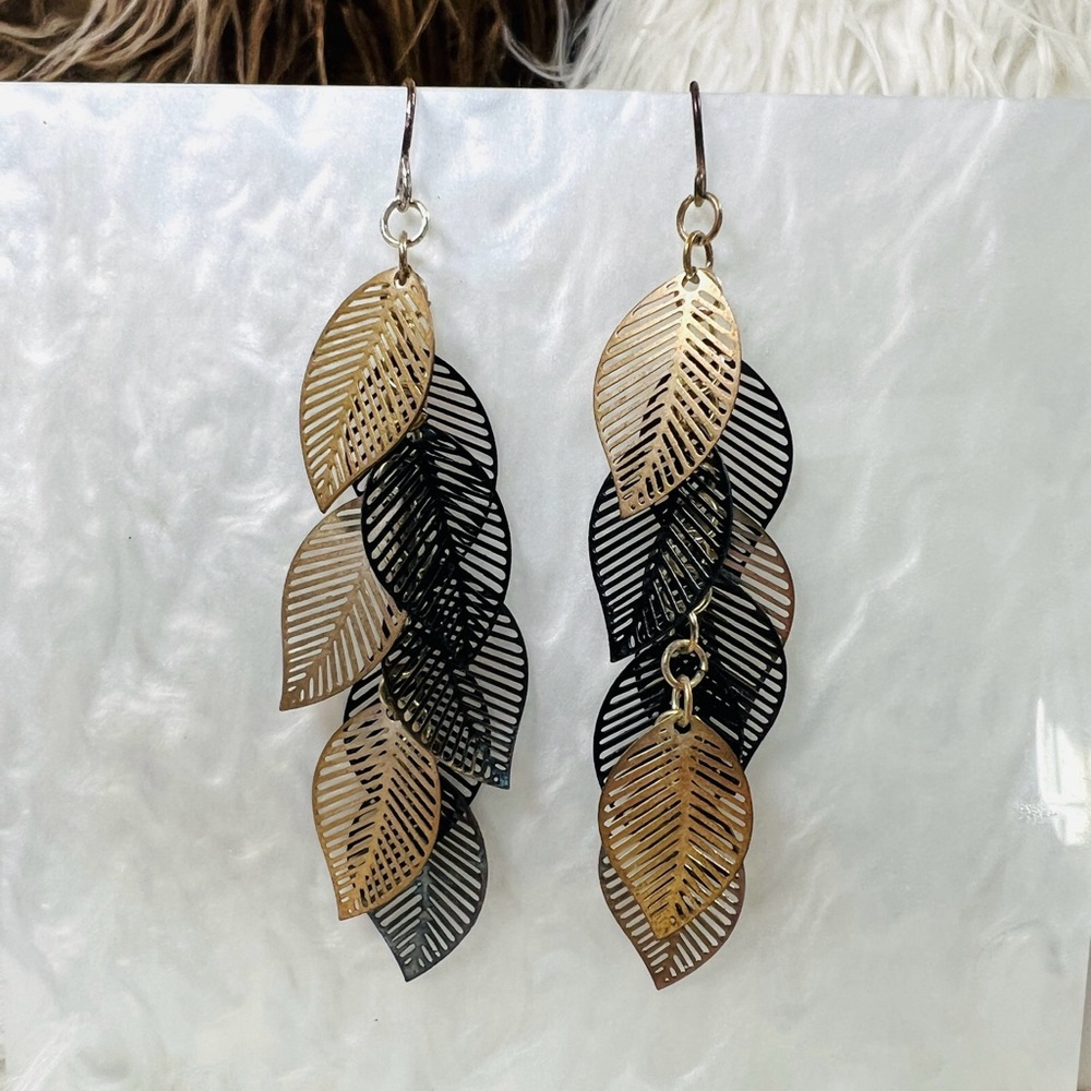 Beautiful Lightweight Multitone Leaf Dangle Pierc… - image 2